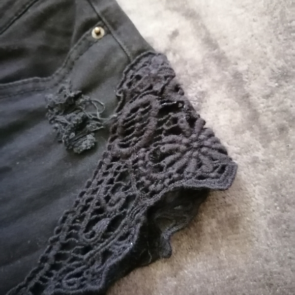 Black denim shorts - Picture 4 of 5